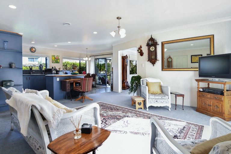 Photo of property in 1 Manor Park Drive, Pyes Pa, Tauranga, 3112