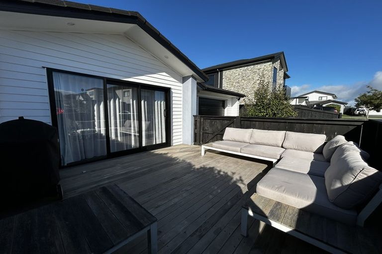 Photo of property in 33 Makete Crescent, Hobsonville, Auckland, 0618