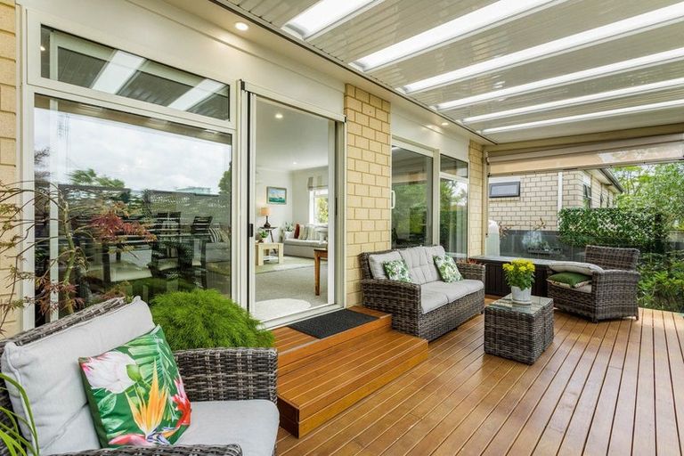 Photo of property in 10 Waitaha Close, Orewa, 0931
