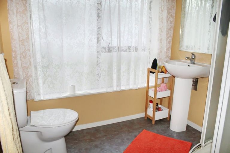 Photo of property in 43 Geraldine Crescent, Cloverlea, Palmerston North, 4412