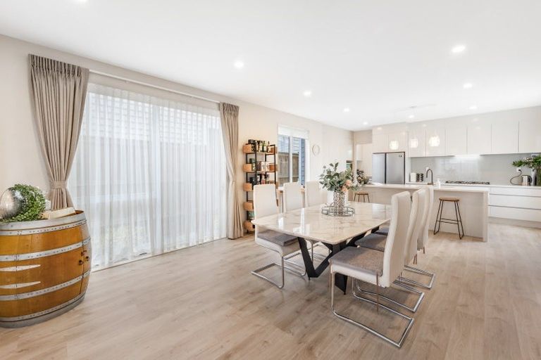 Photo of property in 10 Hedge Row, Sunnyhills, Auckland, 2010