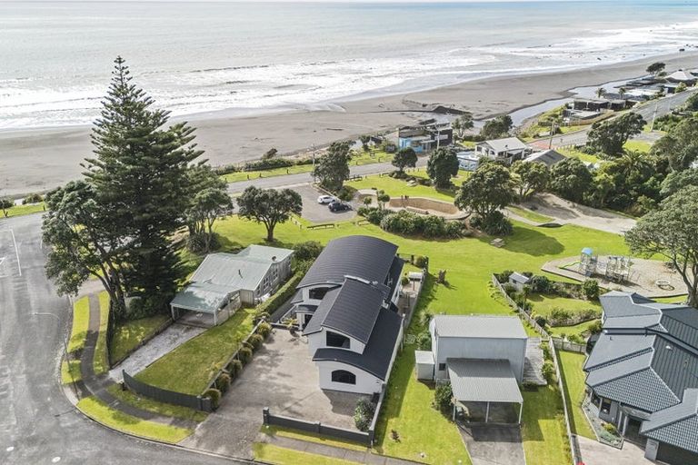 Photo of property in 1 Arden Place, Oakura, 4314