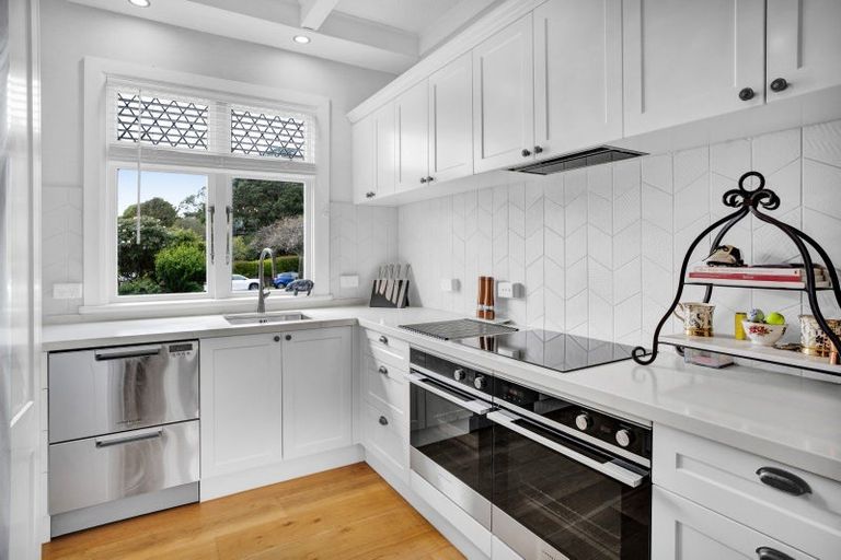 Photo of property in 34 Robe Street, New Plymouth, 4310