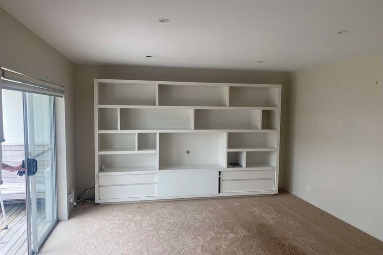 Photo of property in 5i The Esplanade, Eastern Beach, Auckland, 2012