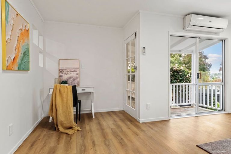 Photo of property in 1 Pahi Place, West Harbour, Auckland, 0618