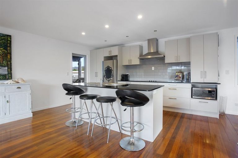 Photo of property in 405b Ocean Road, Whangamata, 3620