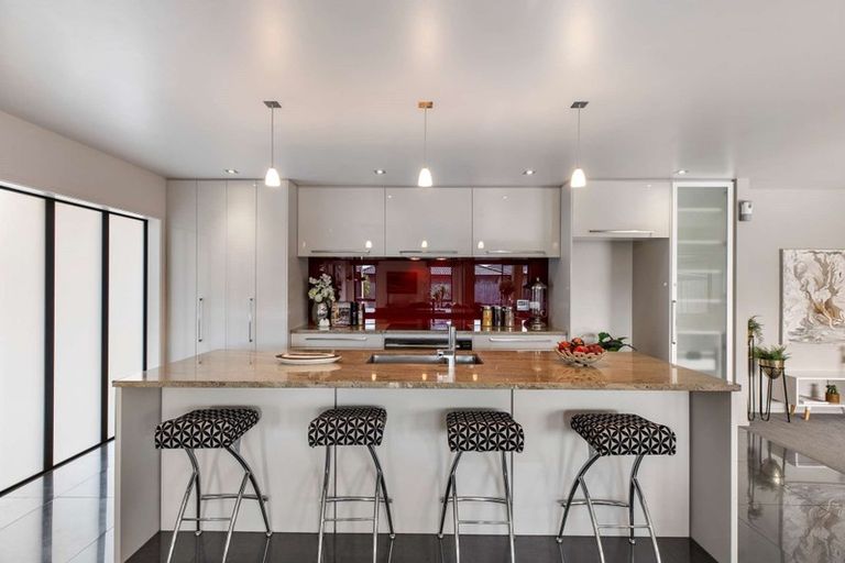 Photo of property in 32 Ripple Grove, Waiuku, 2123