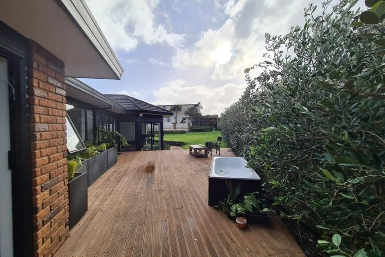 Photo of property in 16 Chatswood Grove, Fitzroy, New Plymouth, 4312