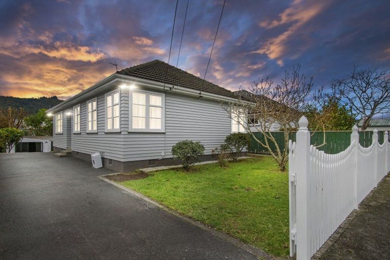 Photo of property in 19 Kowhai Avenue, Ebdentown, Upper Hutt, 5018