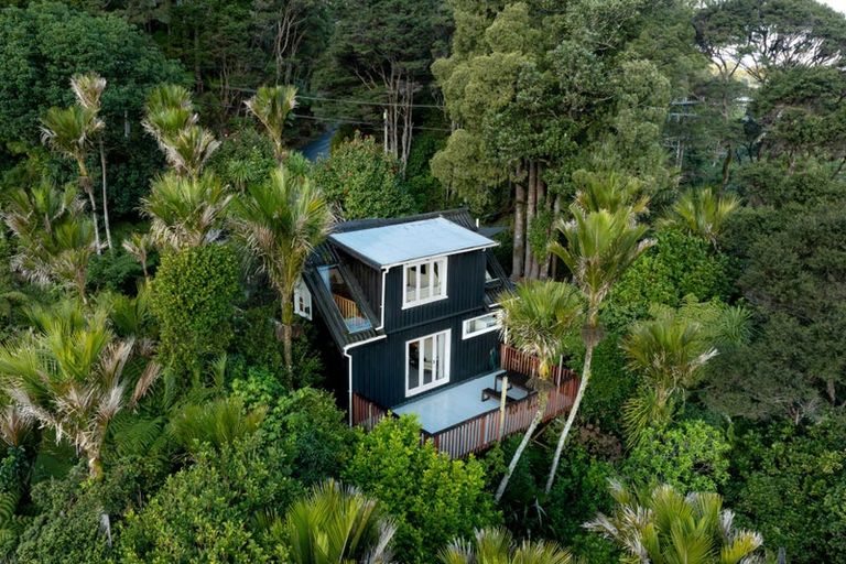 Photo of property in 33 Tainui Road, Titirangi, Auckland, 0604