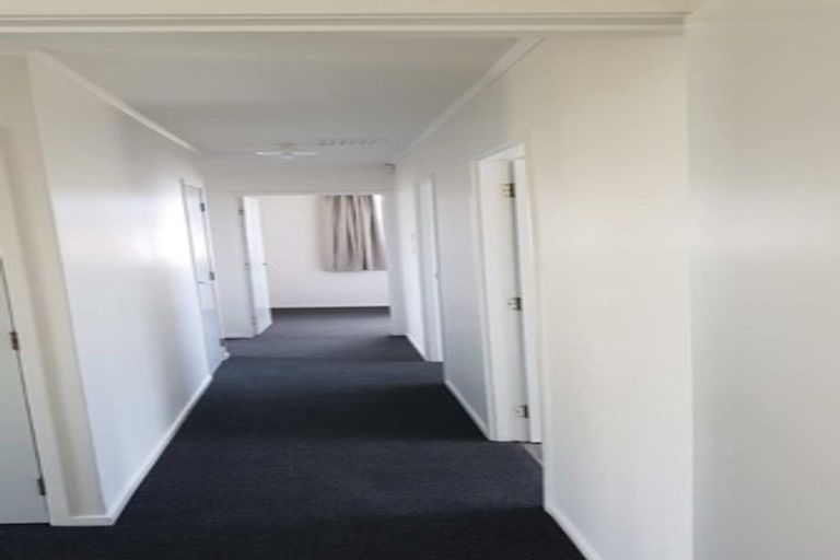 Photo of property in 2 Lina Place, Waiuku, 2123