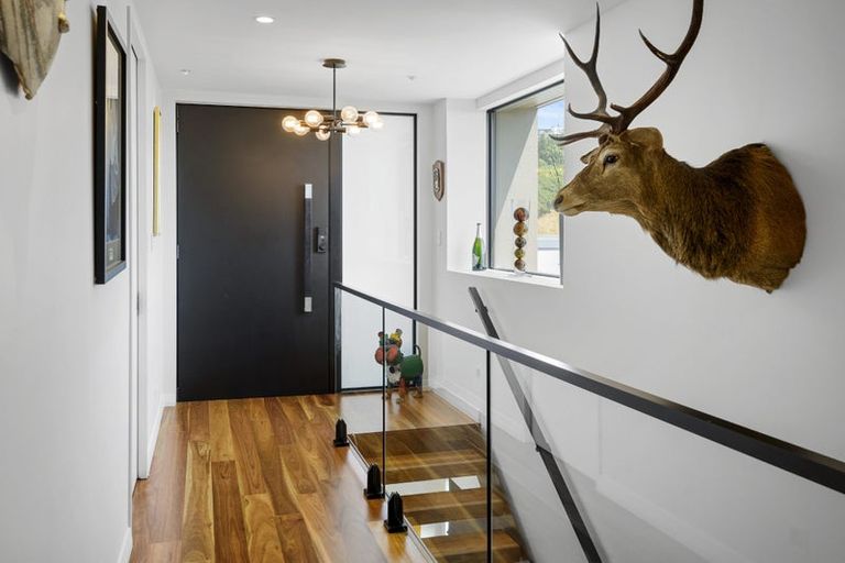 Photo of property in 8a Mandalay Lane, Redcliffs, Christchurch, 8081
