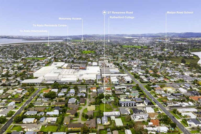 Photo of property in 2/7 Rewarewa Road, Te Atatu Peninsula, Auckland, 0610