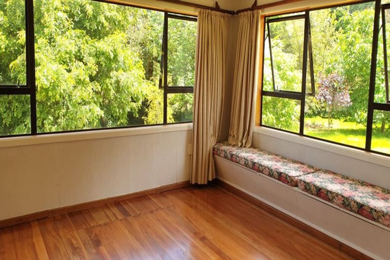 Photo of property in 9 Lind Street, Kimbolton, Feilding, 4777