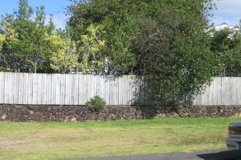 Photo of property in 1/52 Manuka Road, Glenfield, Auckland, 0629