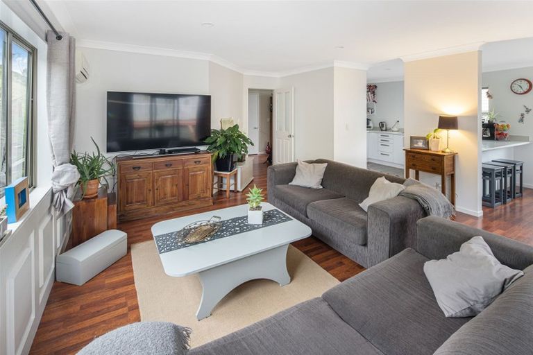 Photo of property in 20 Gifford Grove, Churton Park, Wellington, 6037
