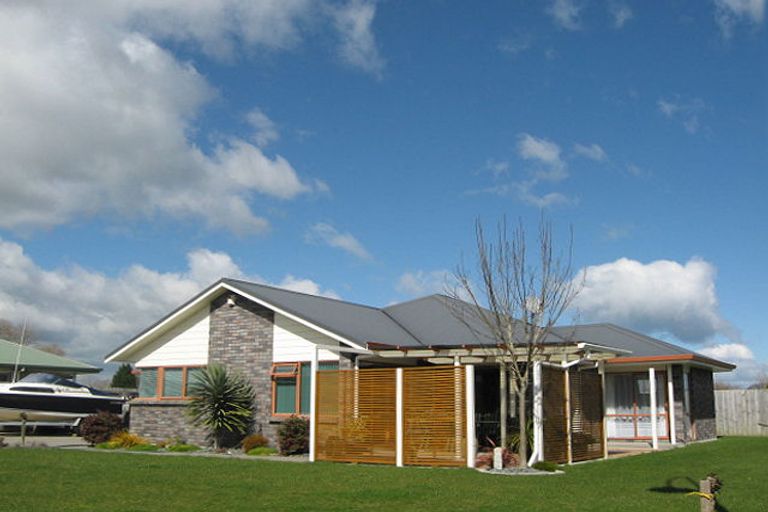 Photo of property in 22 Edgewater Grove, Whakatane, 3120