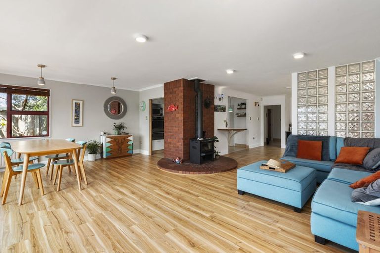 Photo of property in 61 Breaker Bay Road, Breaker Bay, Wellington, 6022