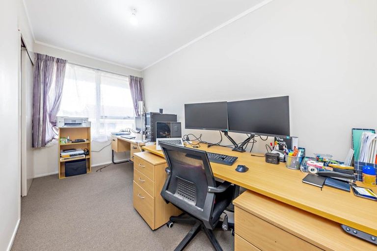 Photo of property in 1/21 Simon Ellice Drive, Bayview, Auckland, 0629