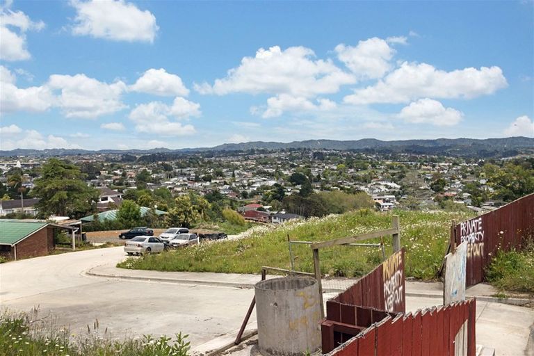 Photo of property in 24 Gordon Stanley Drive, Massey, Auckland, 0614