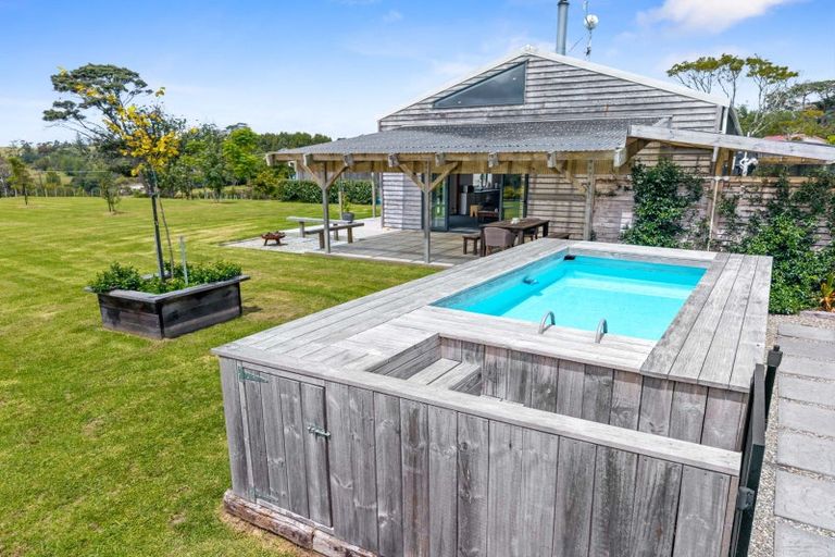 Photo of property in 136 Annett Road, Kumeu, 0891