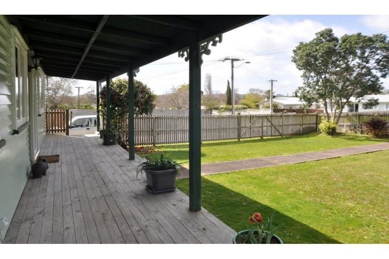 Photo of property in 16 Lancaster Road, Beach Haven, Auckland, 0626