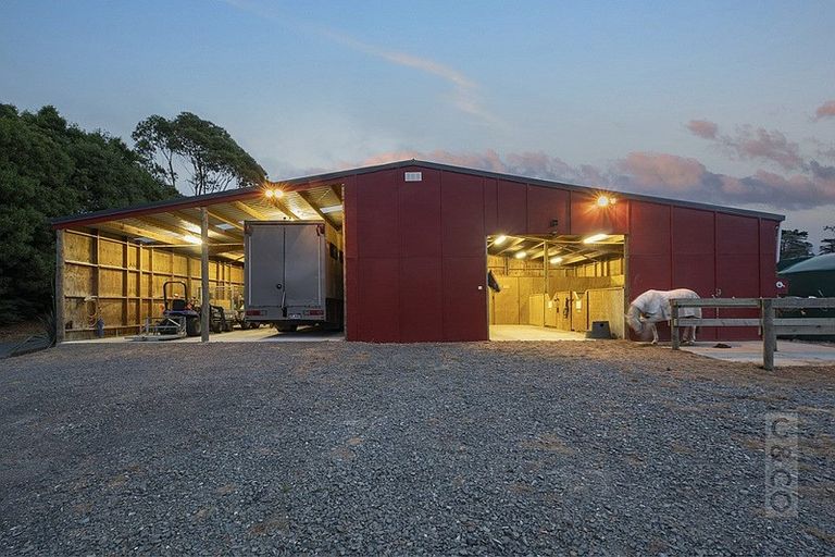 Photo of property in 17 Deacon Road, Riverhead, Kumeu, 0892