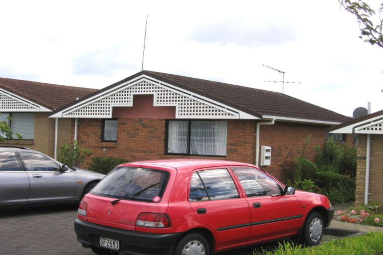 Photo of property in Shepherds Park Retirement Village, 17/2 John Bracken Way, Beach Haven, Auckland, 0626