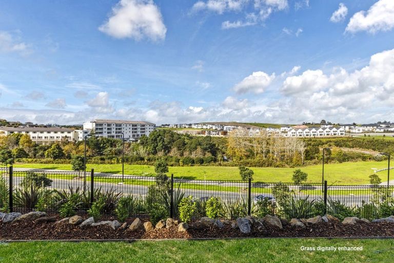 Photo of property in 10 Bine Crescent, Orewa, 0931