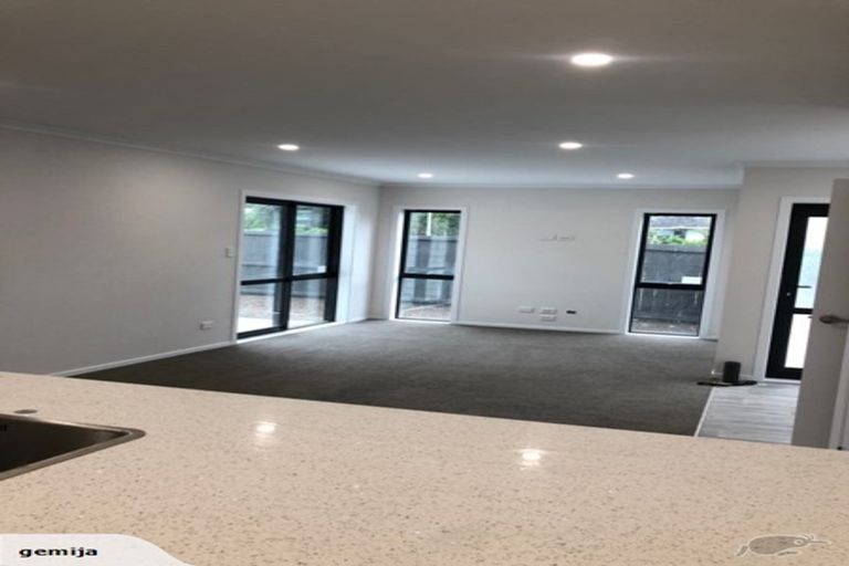 Photo of property in 2/17 Walter Street, Hauraki, Auckland, 0622
