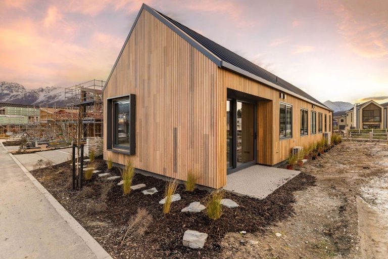 Photo of property in 18 Taurus Lane, Jacks Point, 9371