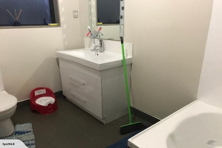 Photo of property in 17b Scotstoun Place, Glen Eden, Auckland, 0602