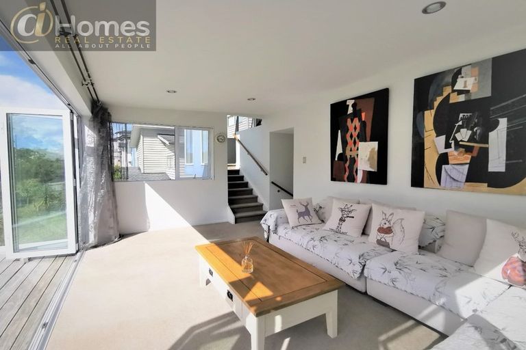 Photo of property in 92 Kaipatiki Road, Glenfield, Auckland, 0629