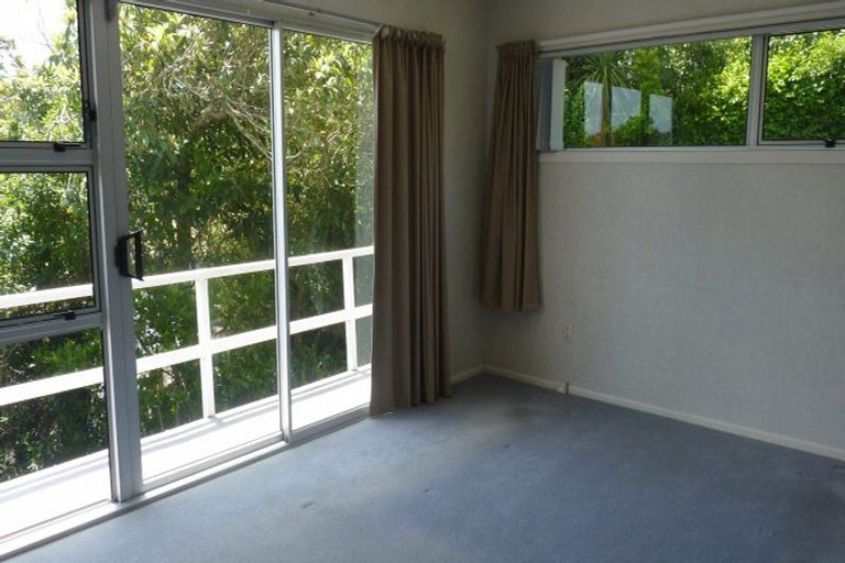 Photo of property in 11 Coroglen Avenue, Birkenhead, Auckland, 0626