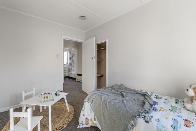 Photo of property in 94 Omata Road, Marfell, New Plymouth, 4310