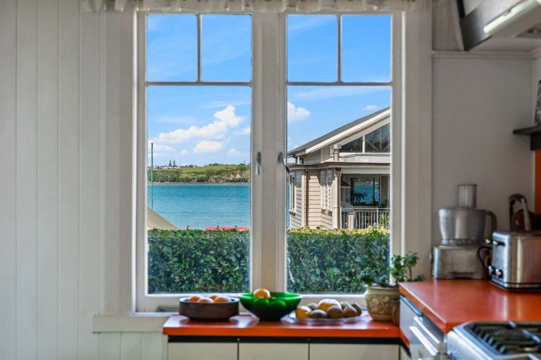 Photo of property in 3 Cambridge Terrace, Devonport, Auckland, 0624