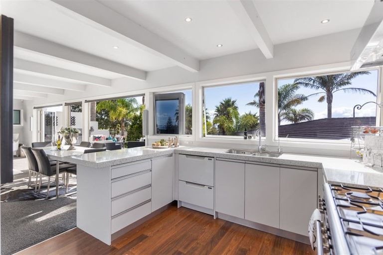 Photo of property in 13 Callender Place, Shelly Park, Auckland, 2014