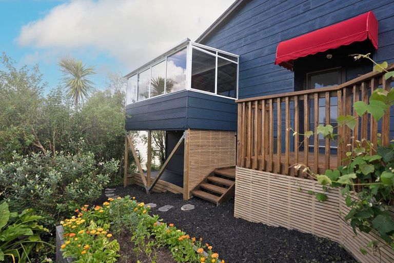 Photo of property in 2/15b Nandana Drive, Glen Eden, Auckland, 0602