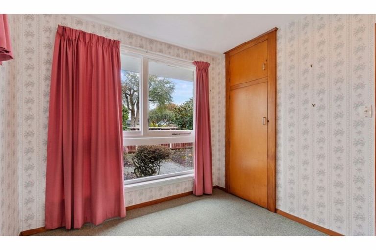 Photo of property in 43 Prestons Road, Redwood, Christchurch, 8051