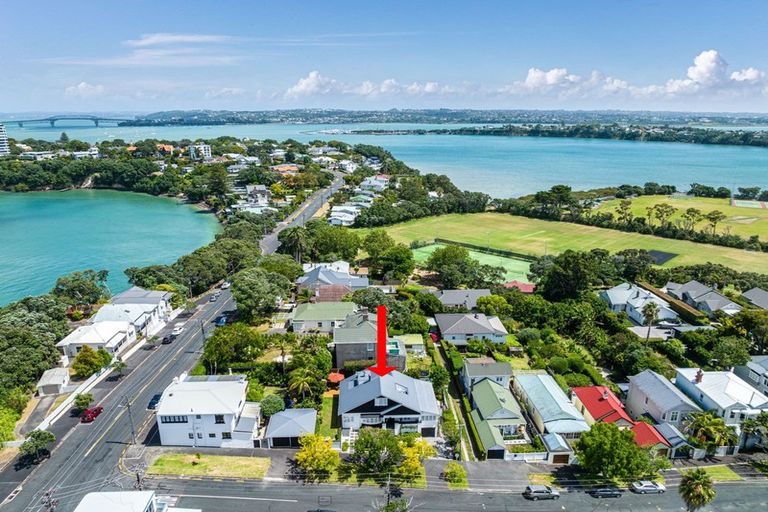 Photo of property in 1a Glen Road, Stanley Point, Auckland, 0624