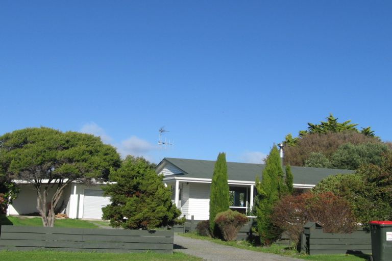 Photo of property in 42 Francis Road, Paraparaumu Beach, Paraparaumu, 5032