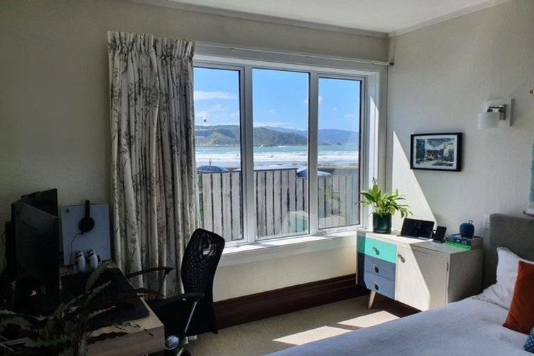 Photo of property in 118 Lyall Parade, Lyall Bay, Wellington, 6022
