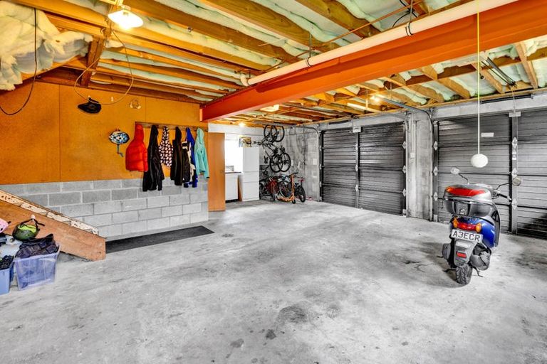 Photo of property in 18 Oberon Street, Stratford, 4332