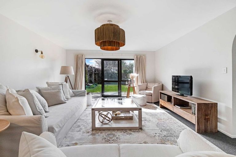 Photo of property in 8 Dulcie Place, Harewood, Christchurch, 8051