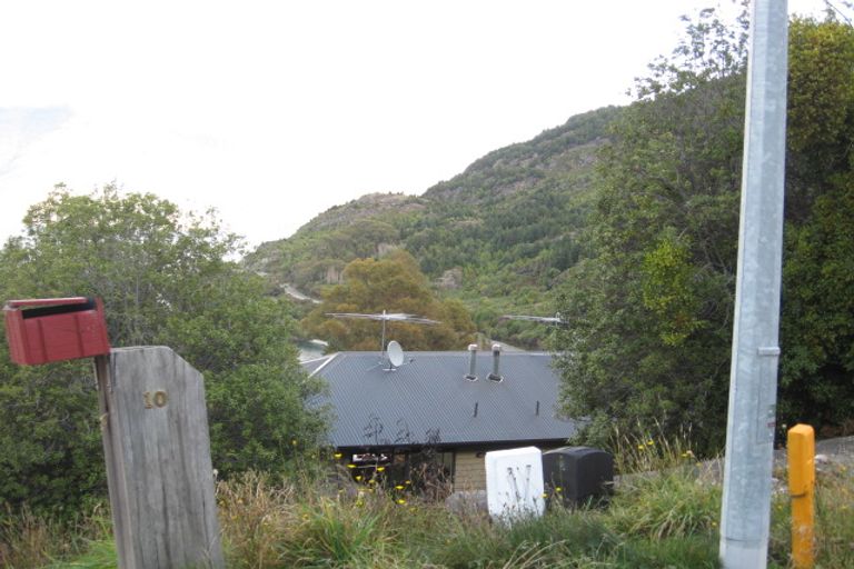 Photo of property in Arno Apartment, 13/8 Mckerrow Place, Sunshine Bay, Queenstown, 9300