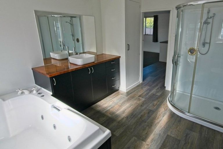 Photo of property in 20 Romilly Street, Westport, 7825