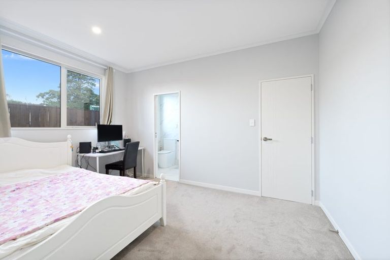 Photo of property in 38a Pokapu Street, Titirangi, Auckland, 0600