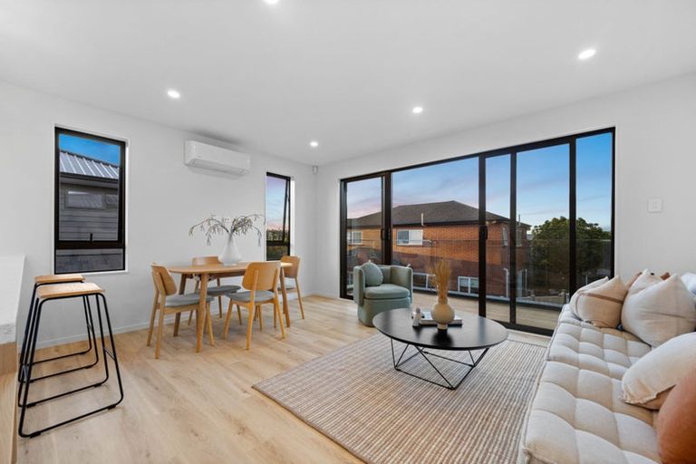 Photo of property in 3c Dawnhaven Drive, Te Atatu Peninsula, Auckland, 0610