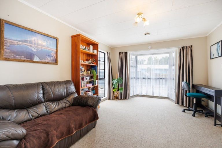 Photo of property in 46 Chatsworth Place, Highbury, Palmerston North, 4412