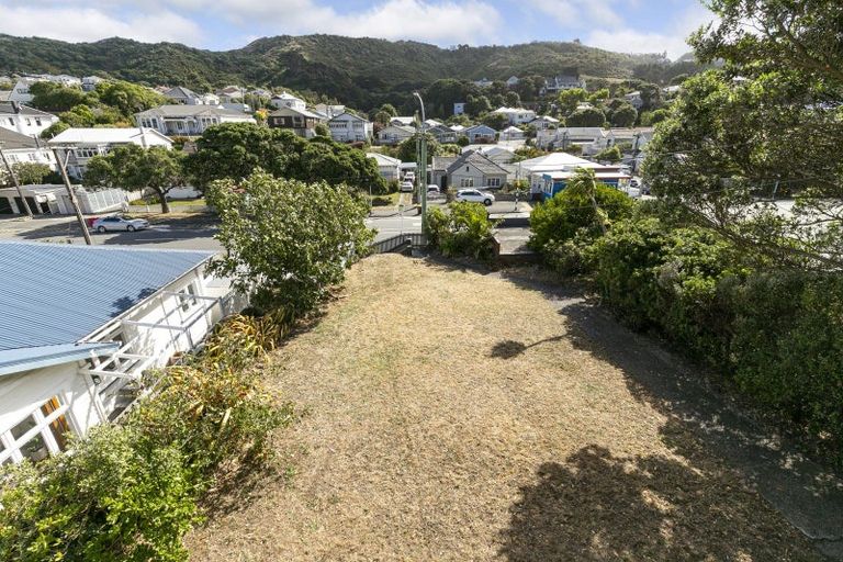 Photo of property in 21 The Parade, Island Bay, Wellington, 6023